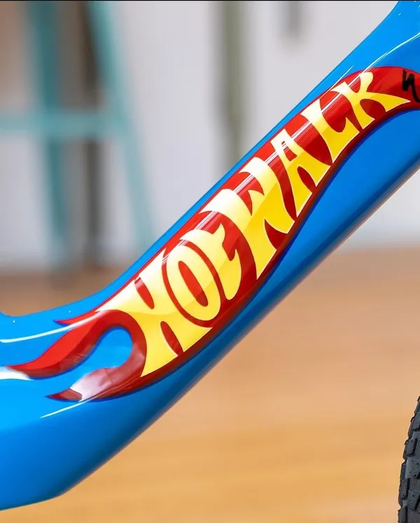 One of One Paint Jobs - Hot Walk Hot Wheels